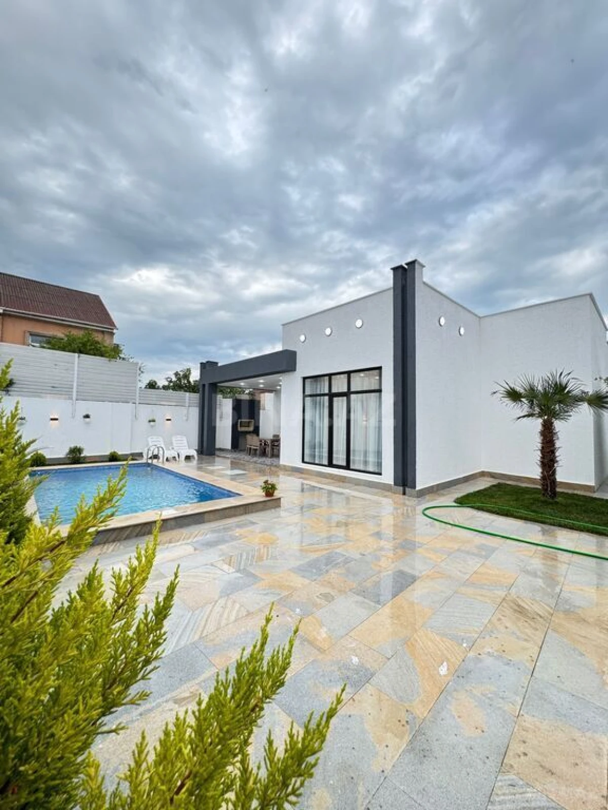 Satılır 4 otaqlı həyət evi 140 m²