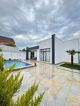 Satılır 4 otaqlı həyət evi 140 m²