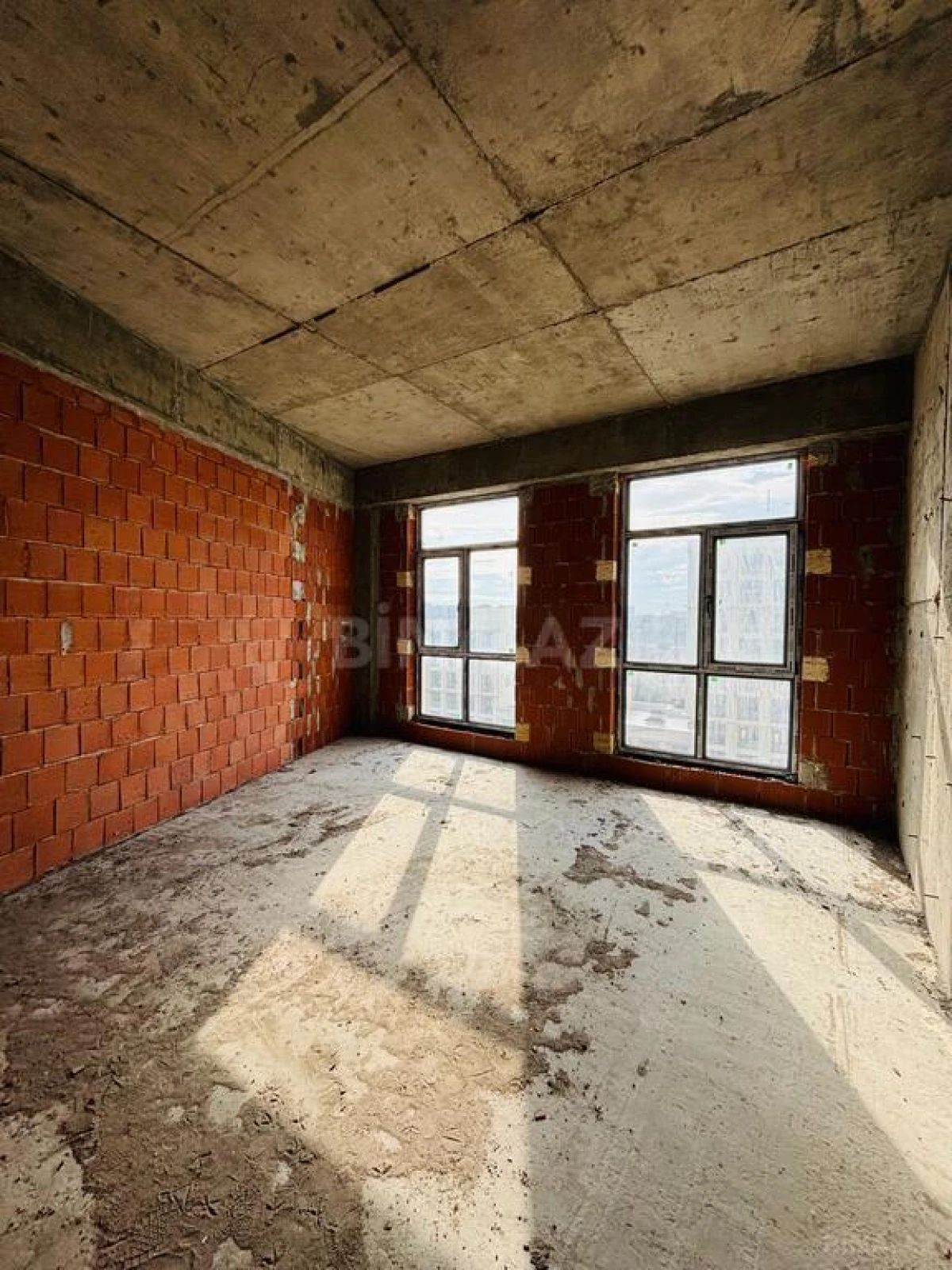 Satılır 2 otaqlı mənzil 95 m²