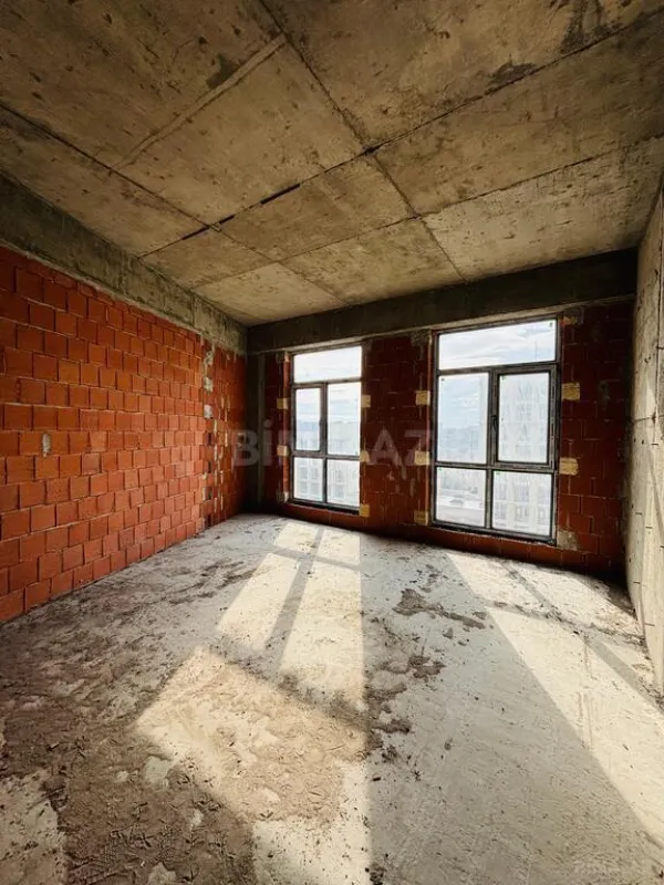 Satılır 2 otaqlı mənzil 95 m²