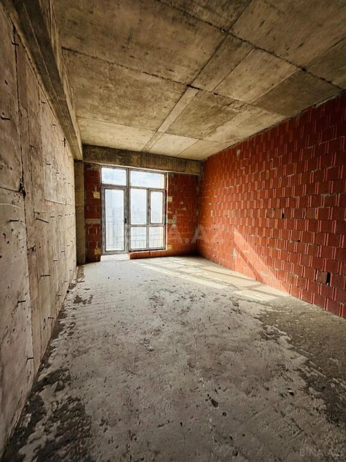 Satılır 2 otaqlı mənzil 95 m²