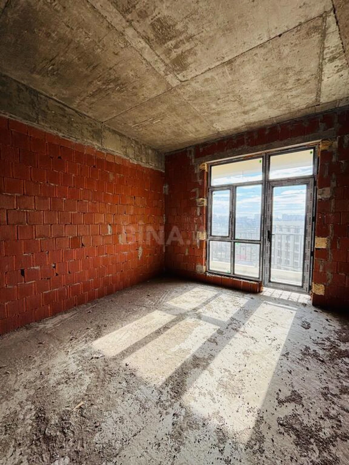 Satılır 2 otaqlı mənzil 95 m²