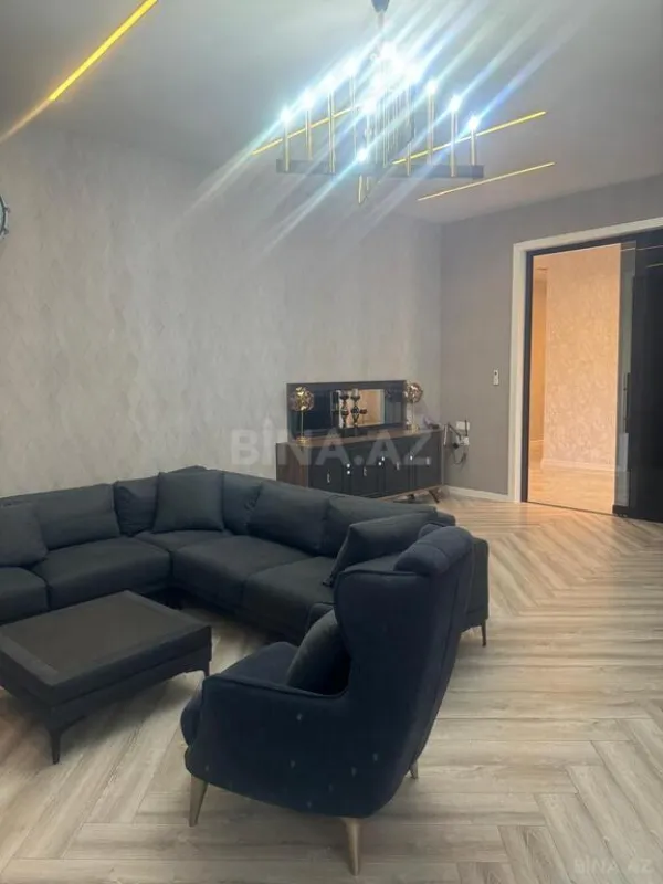 Satılır 5 otaqlı həyət evi 200 m²