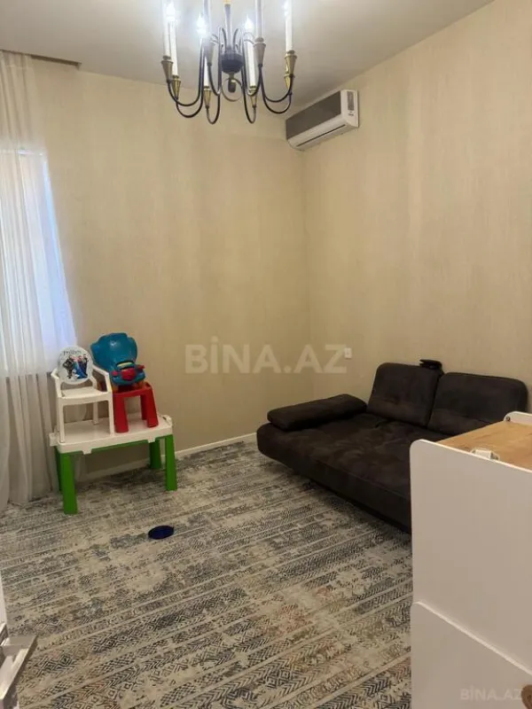 Satılır 5 otaqlı həyət evi 200 m²