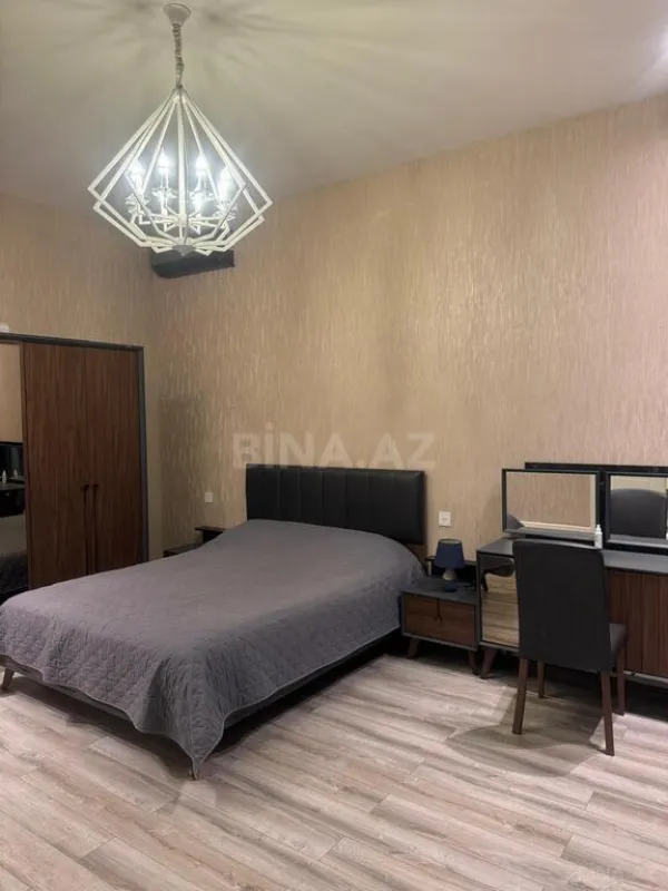 Satılır 5 otaqlı həyət evi 200 m²