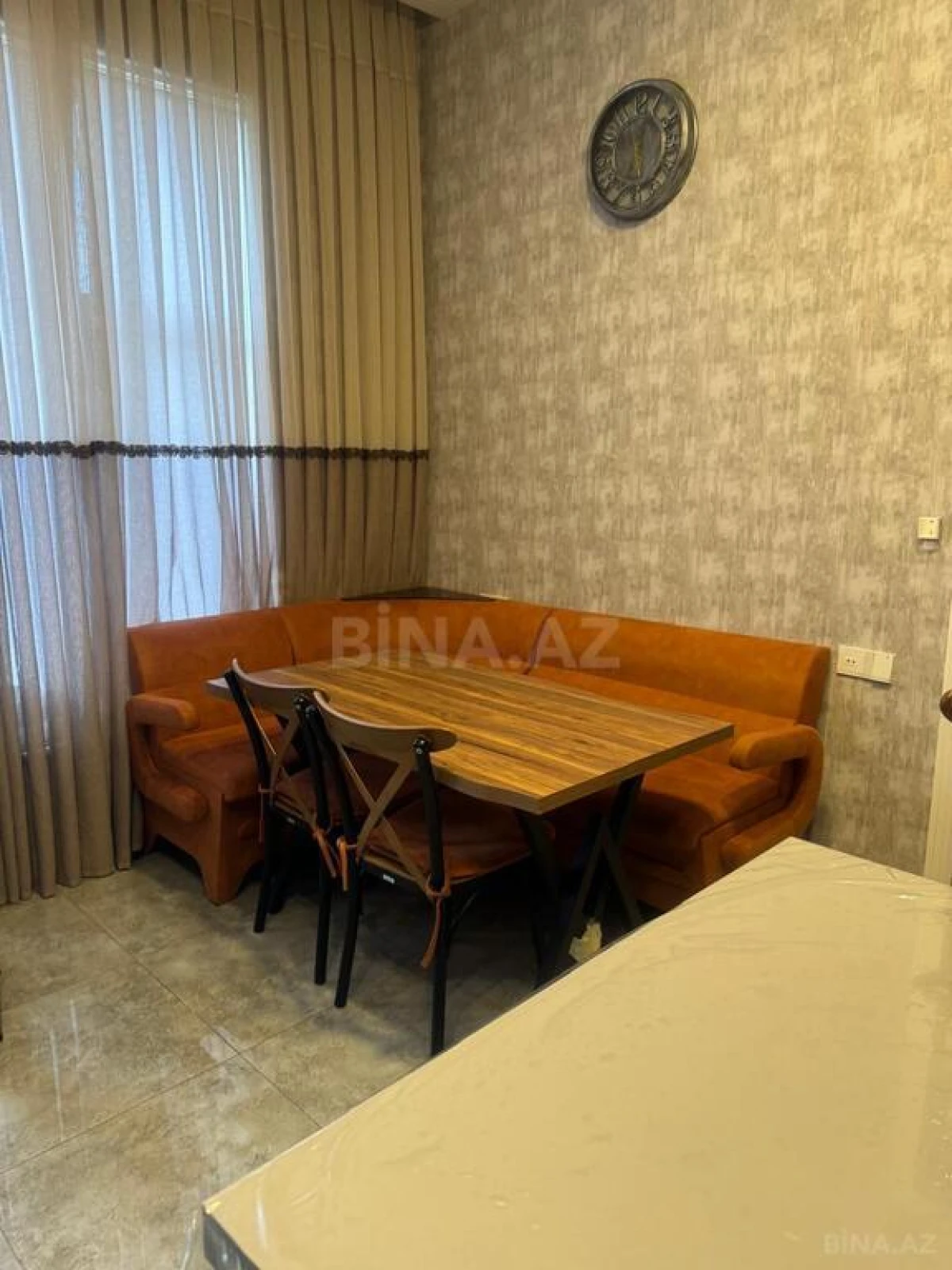 Satılır 5 otaqlı həyət evi 200 m²