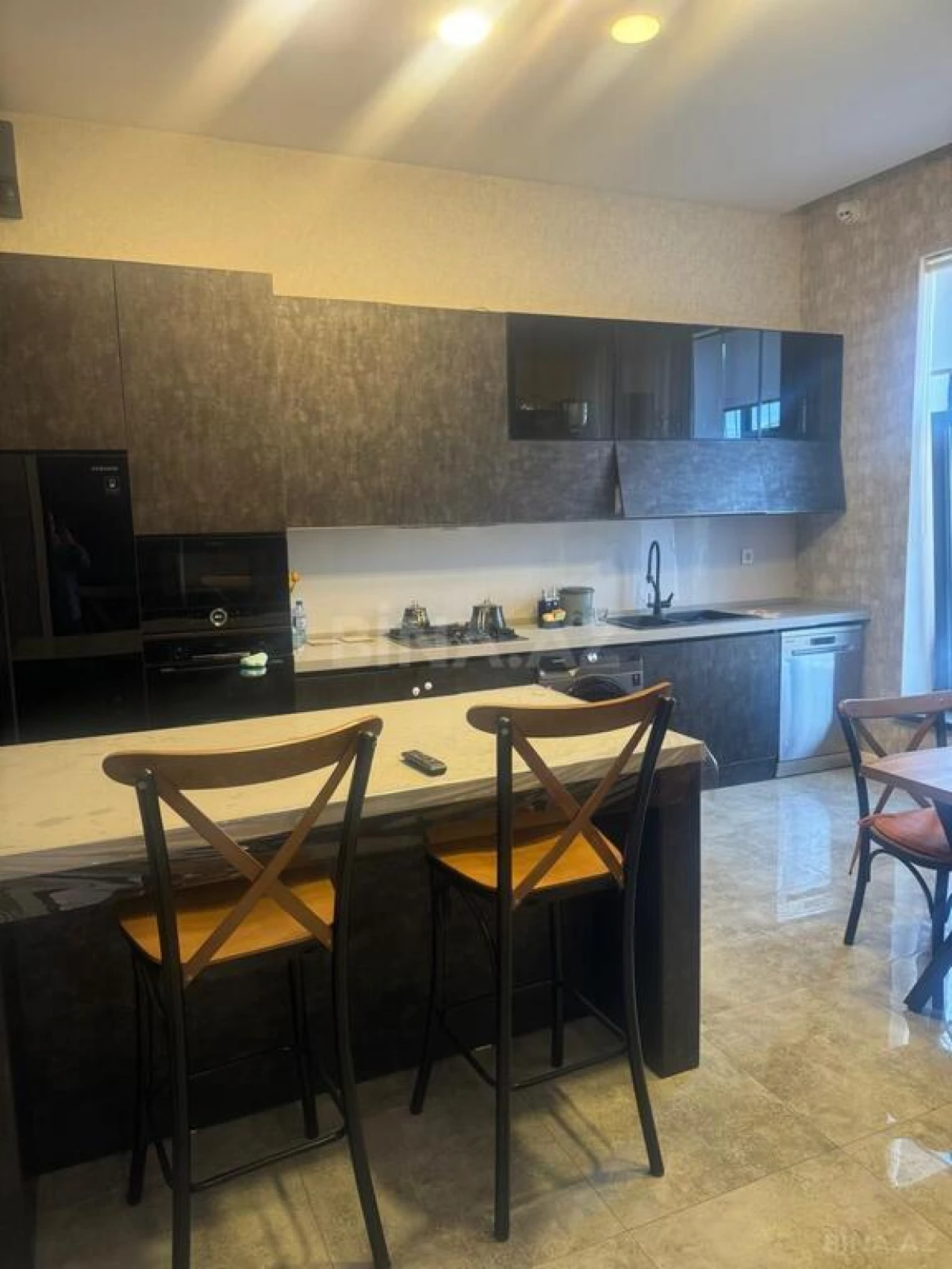 Satılır 5 otaqlı həyət evi 200 m²