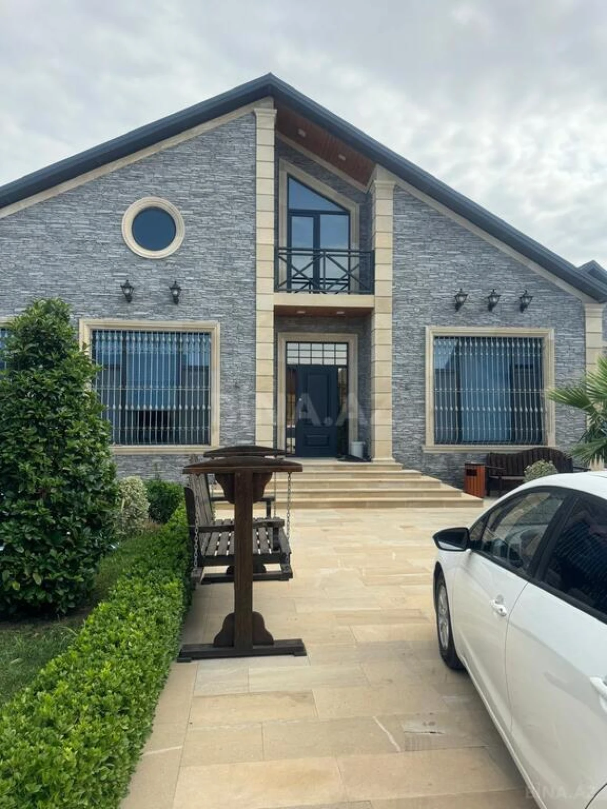 Satılır 5 otaqlı həyət evi 200 m²