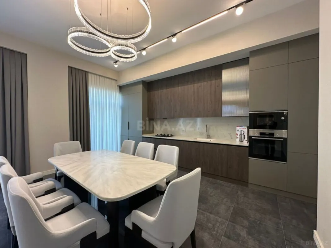 Kirayə verilir 4 otaqlı mənzil 140 m²