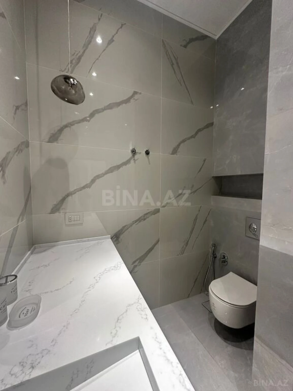 Kirayə verilir 4 otaqlı mənzil 140 m²