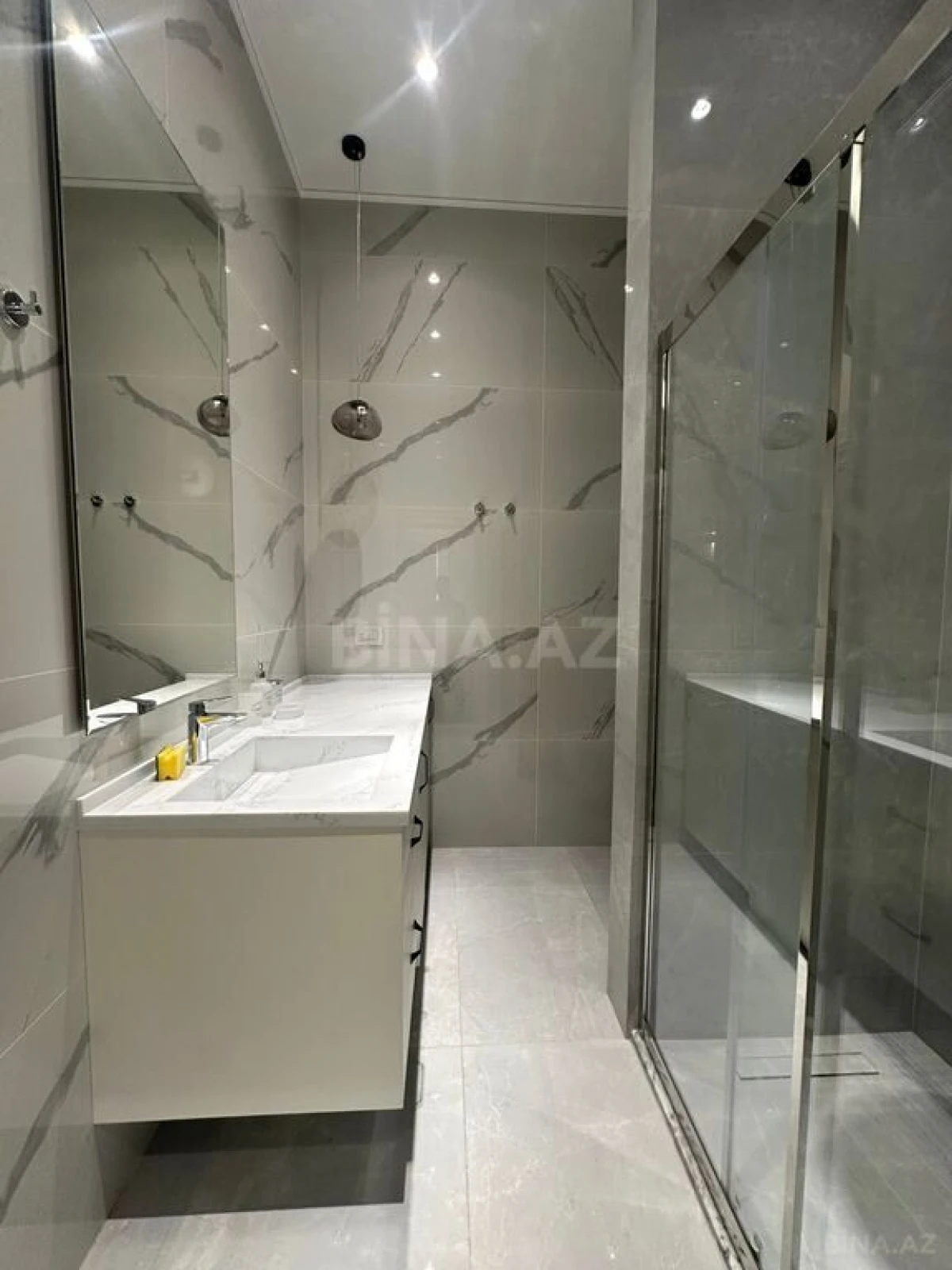 Kirayə verilir 4 otaqlı mənzil 140 m²