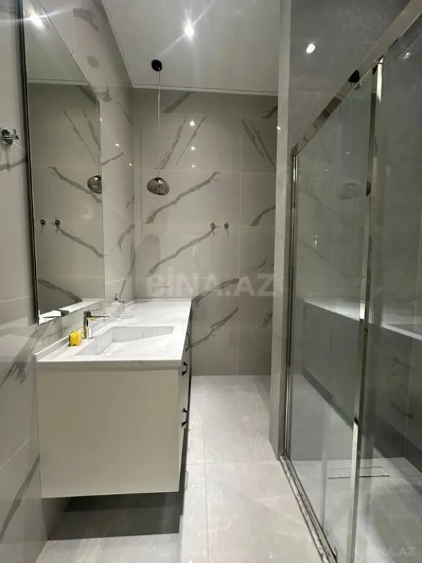 Kirayə verilir 4 otaqlı mənzil 140 m²