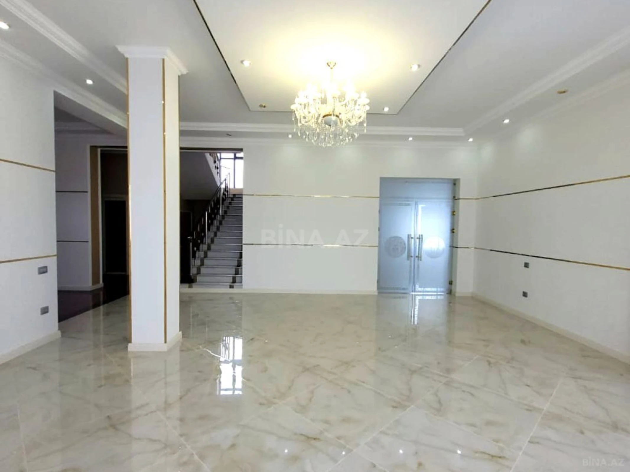 Satılır 6 otaqlı həyət evi 350 m²