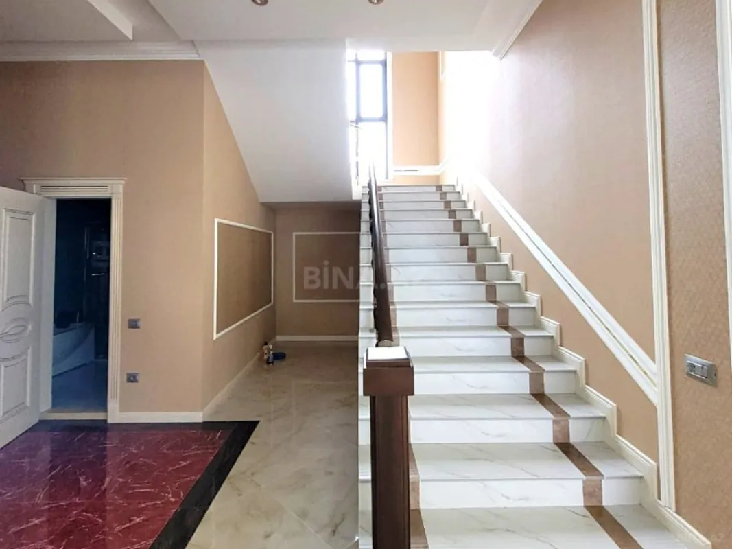 Satılır 6 otaqlı həyət evi 350 m²