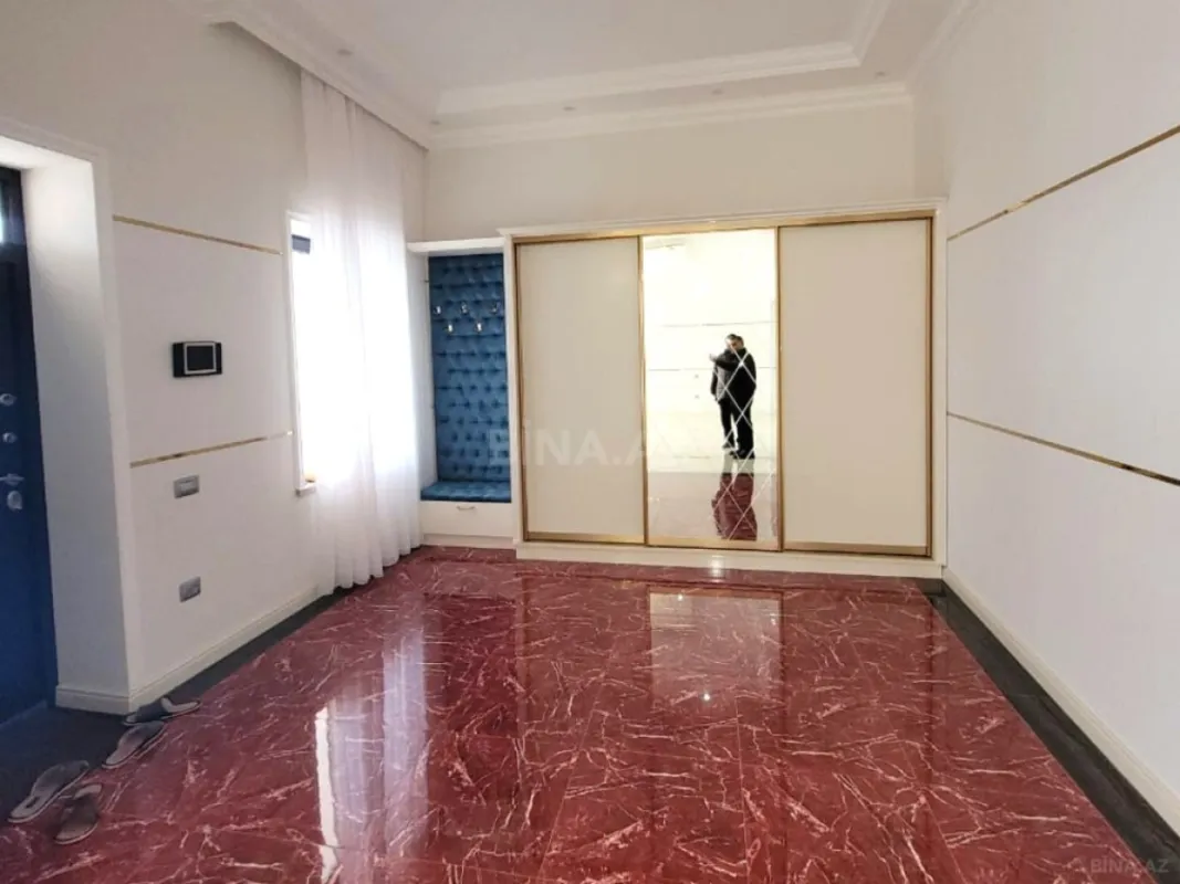 Satılır 6 otaqlı həyət evi 350 m²