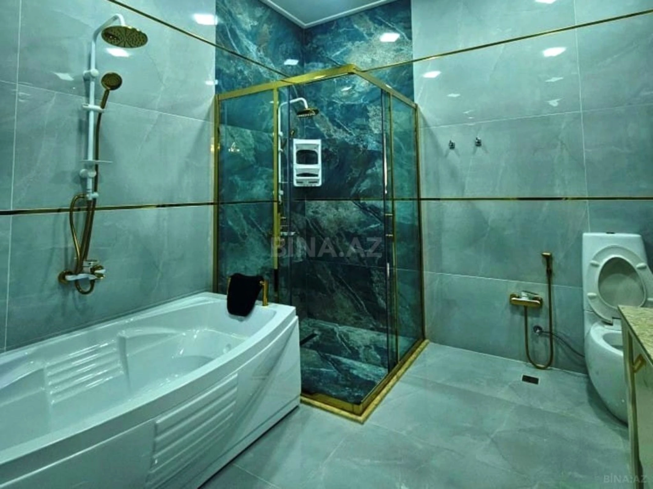 Satılır 6 otaqlı həyət evi 350 m²