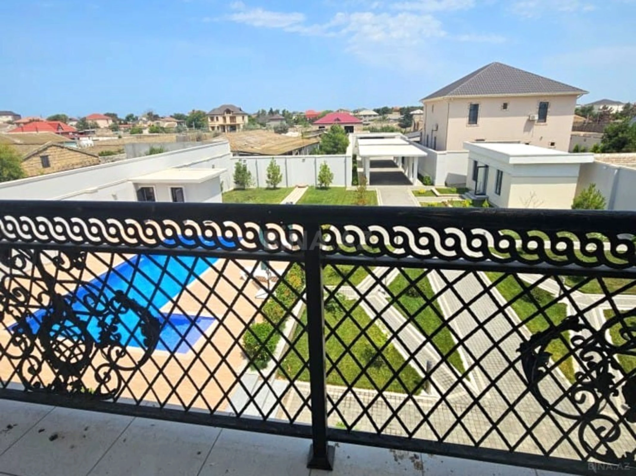 Satılır 6 otaqlı həyət evi 350 m²