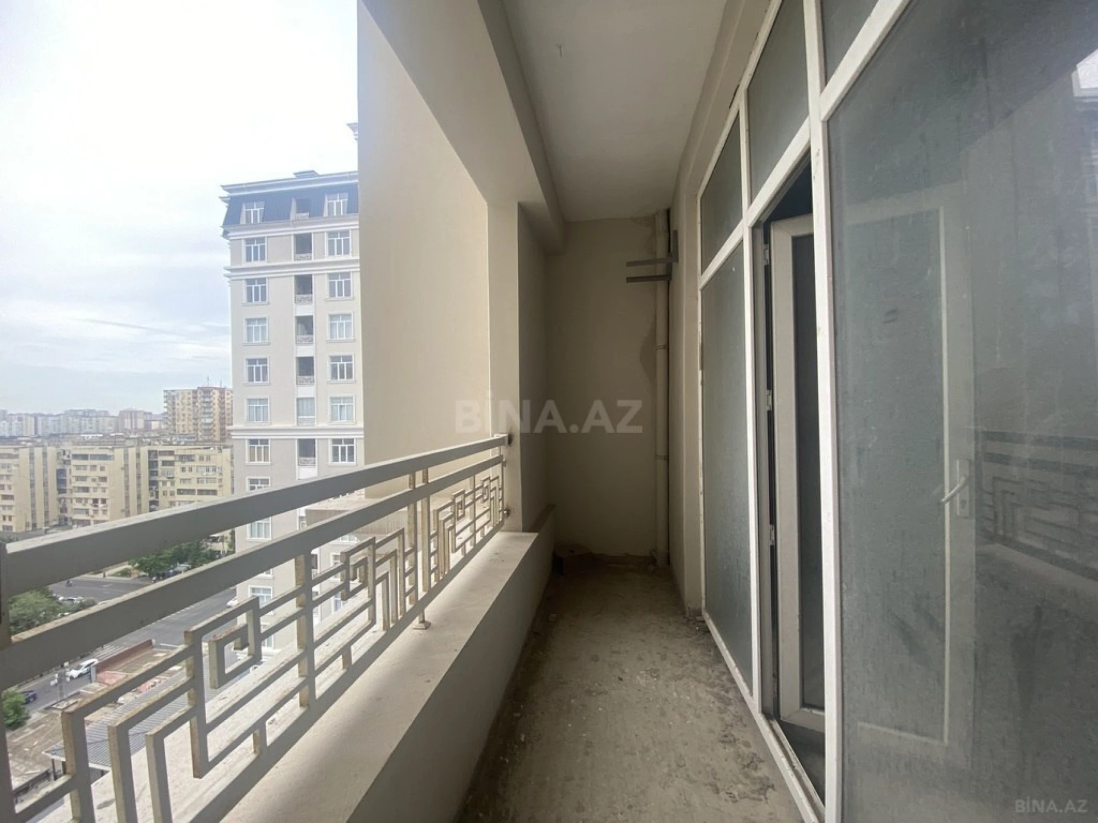 Satılır 4 otaqlı mənzil 259 m²