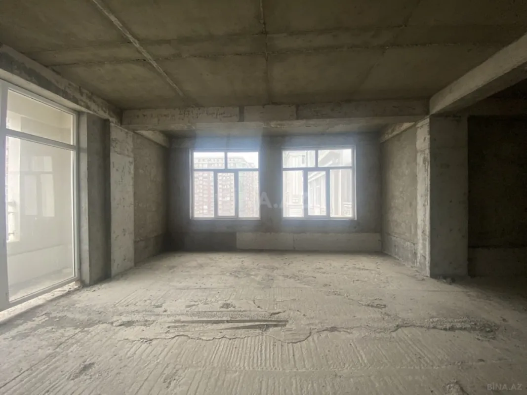 Satılır 4 otaqlı mənzil 259 m²