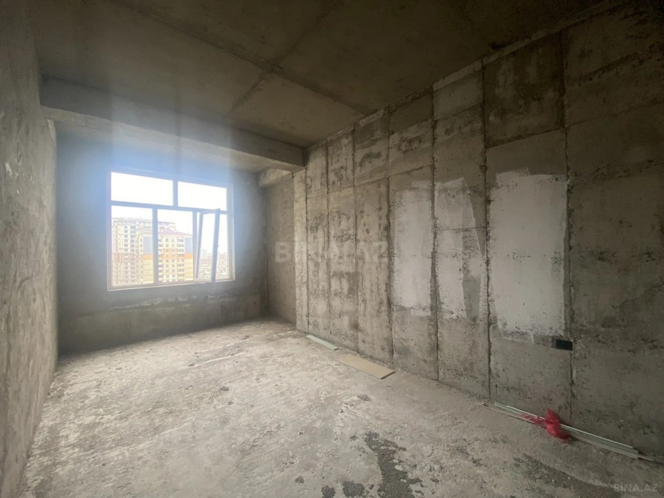 Satılır 4 otaqlı mənzil 259 m²