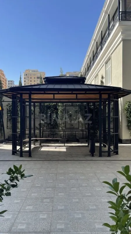 Satılır 4 otaqlı mənzil 259 m²