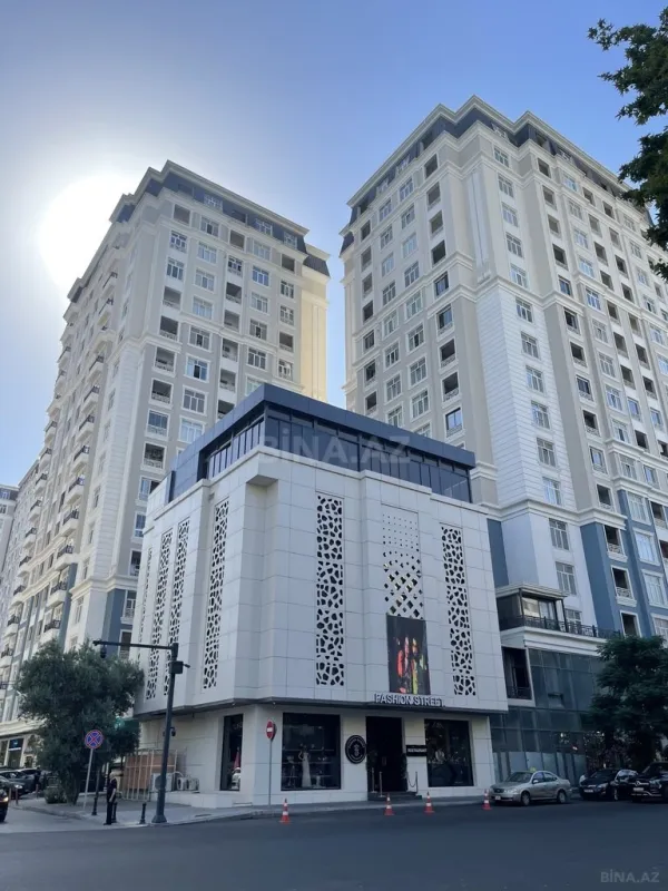Satılır 4 otaqlı mənzil 259 m²