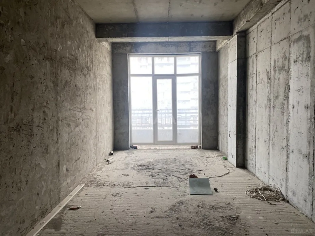 Satılır 4 otaqlı mənzil 259 m²