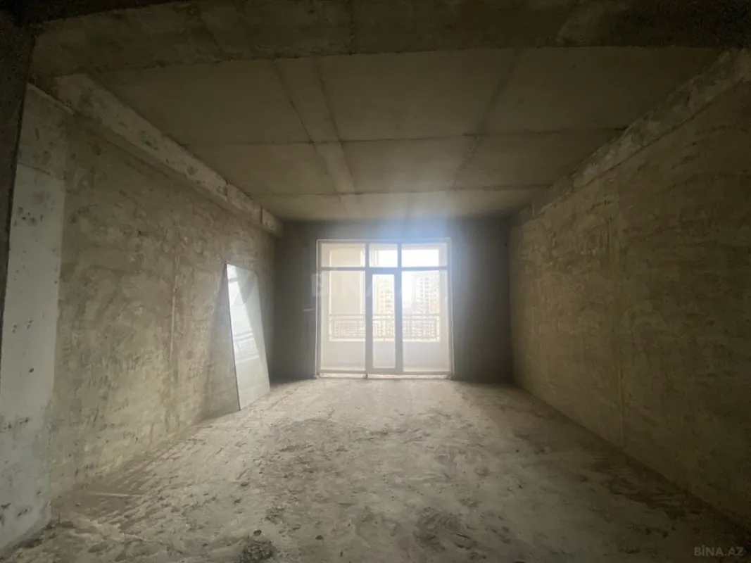 Satılır 4 otaqlı mənzil 259 m²