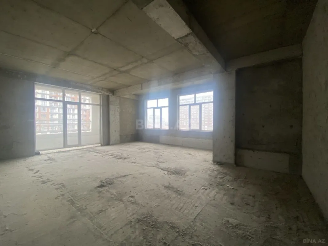 Satılır 4 otaqlı mənzil 259 m²