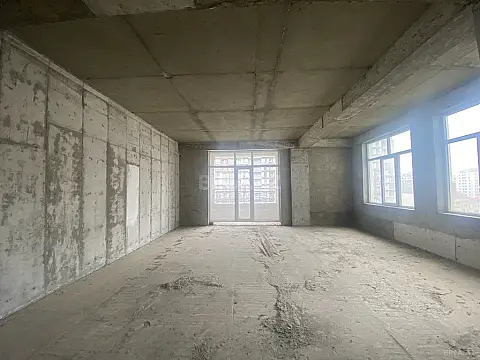 Satılır 4 otaqlı mənzil 259 m²