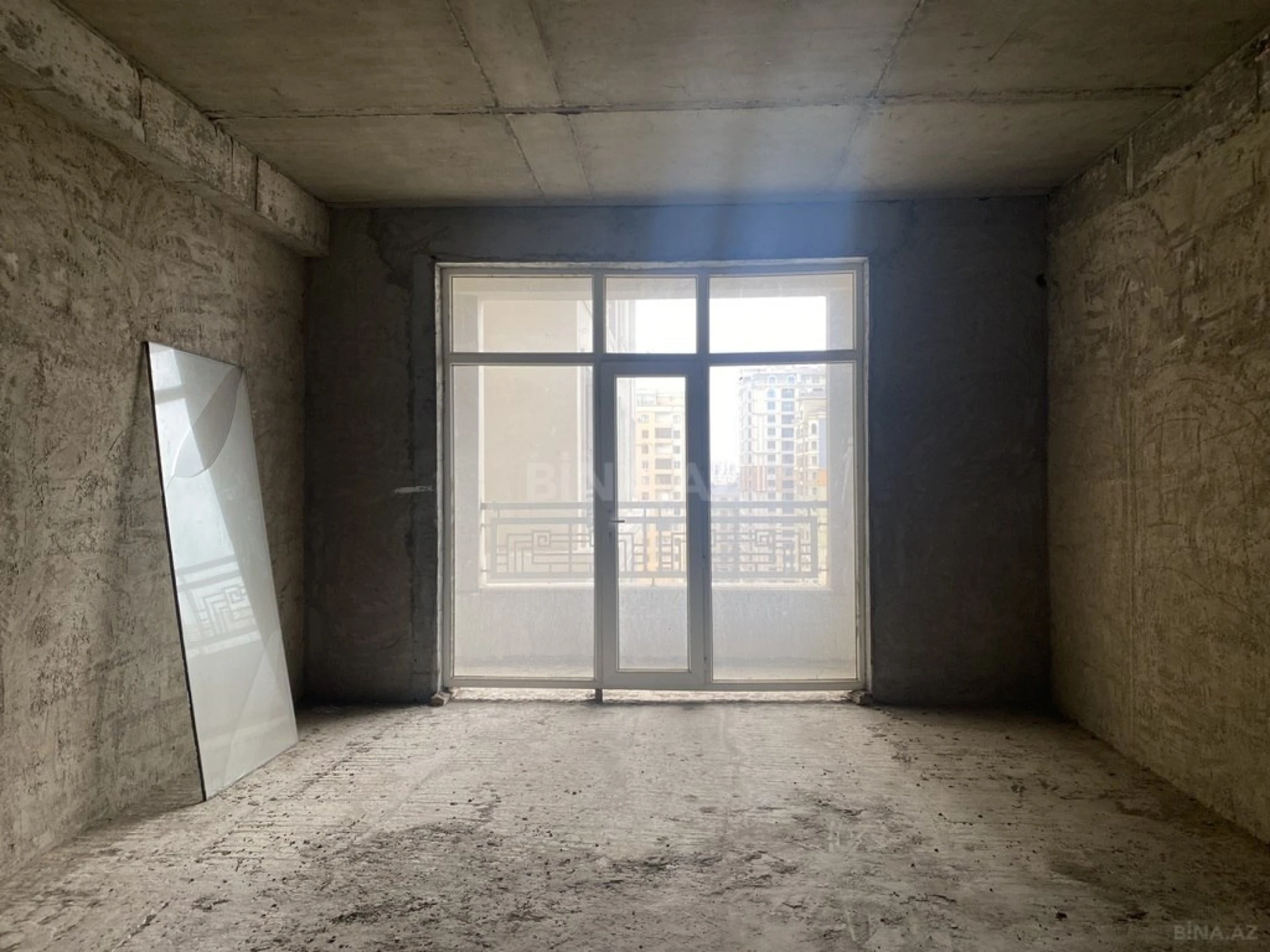 Satılır 4 otaqlı mənzil 259 m²