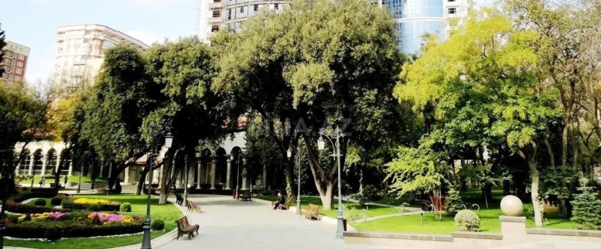 Satılır 5 otaqlı mənzil 286 m²