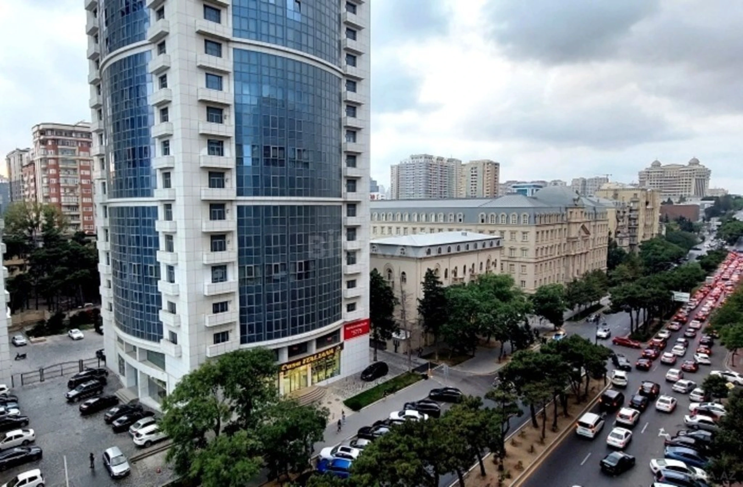 Satılır 5 otaqlı mənzil 286 m²