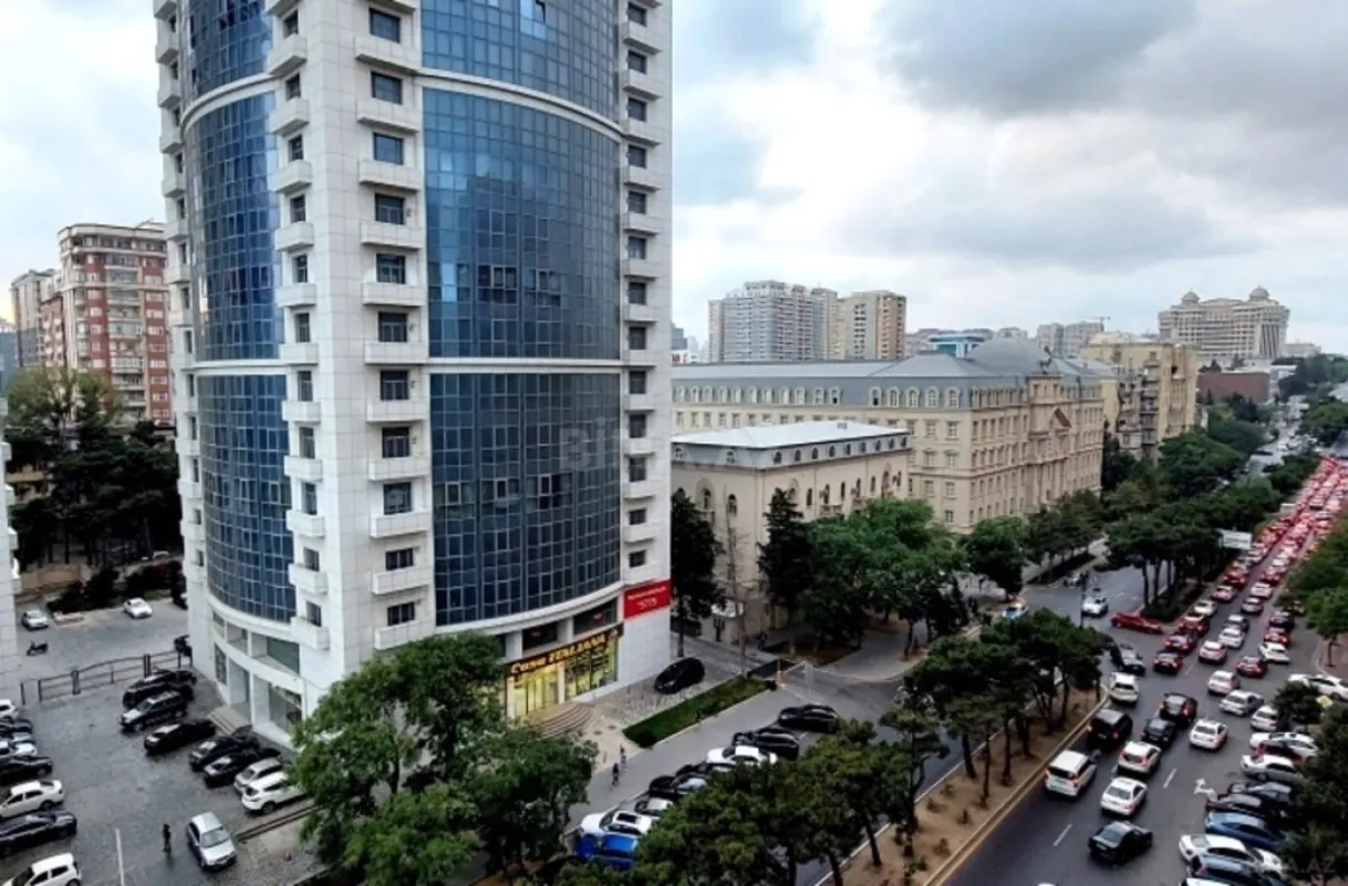 Satılır 5 otaqlı mənzil 286 m²