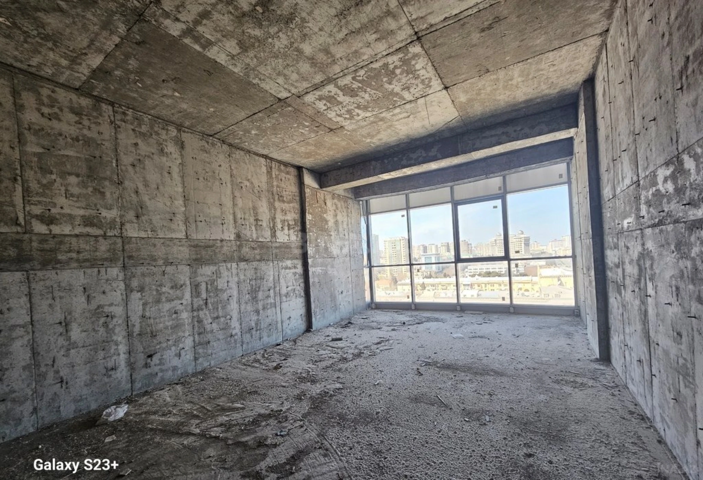 Satılır 5 otaqlı mənzil 286 m²