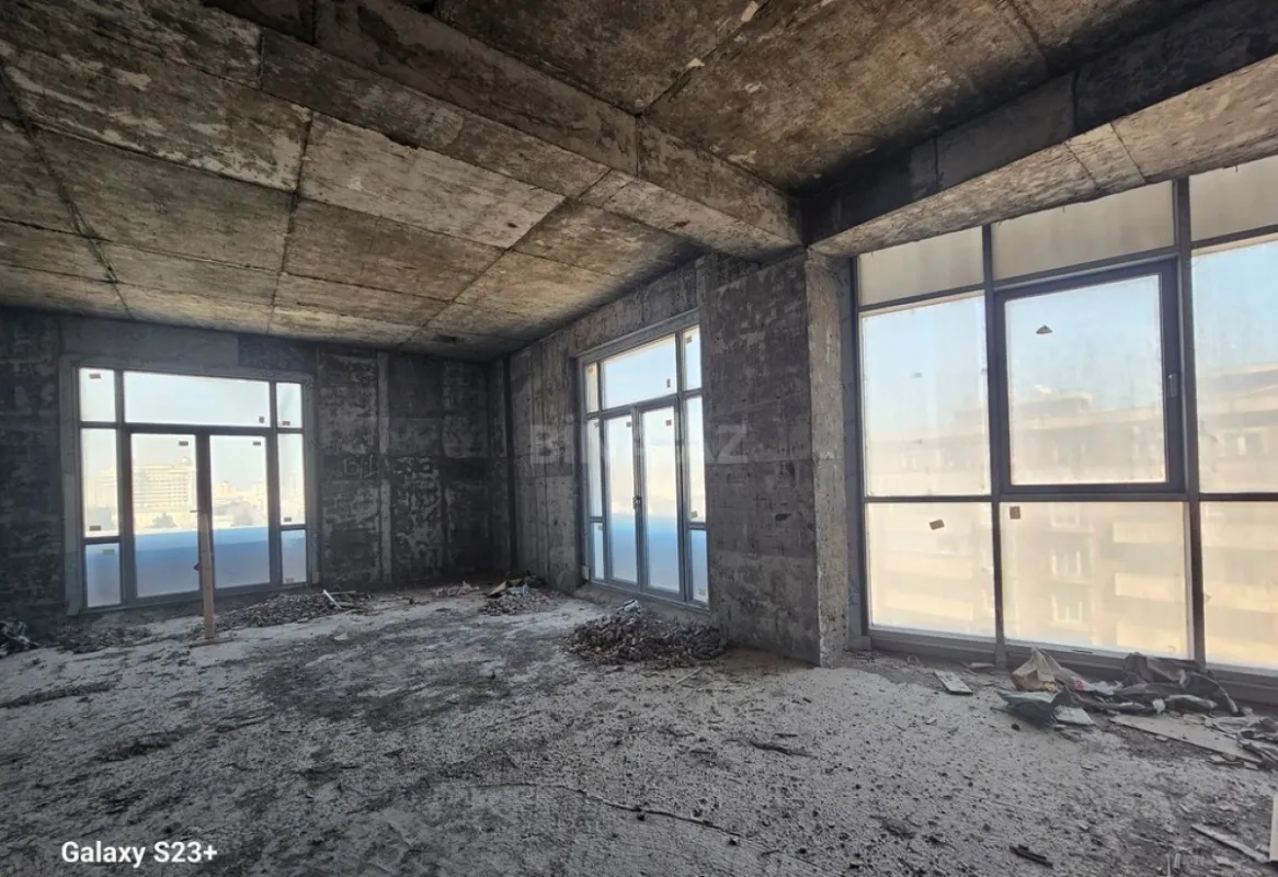 Satılır 5 otaqlı mənzil 286 m²