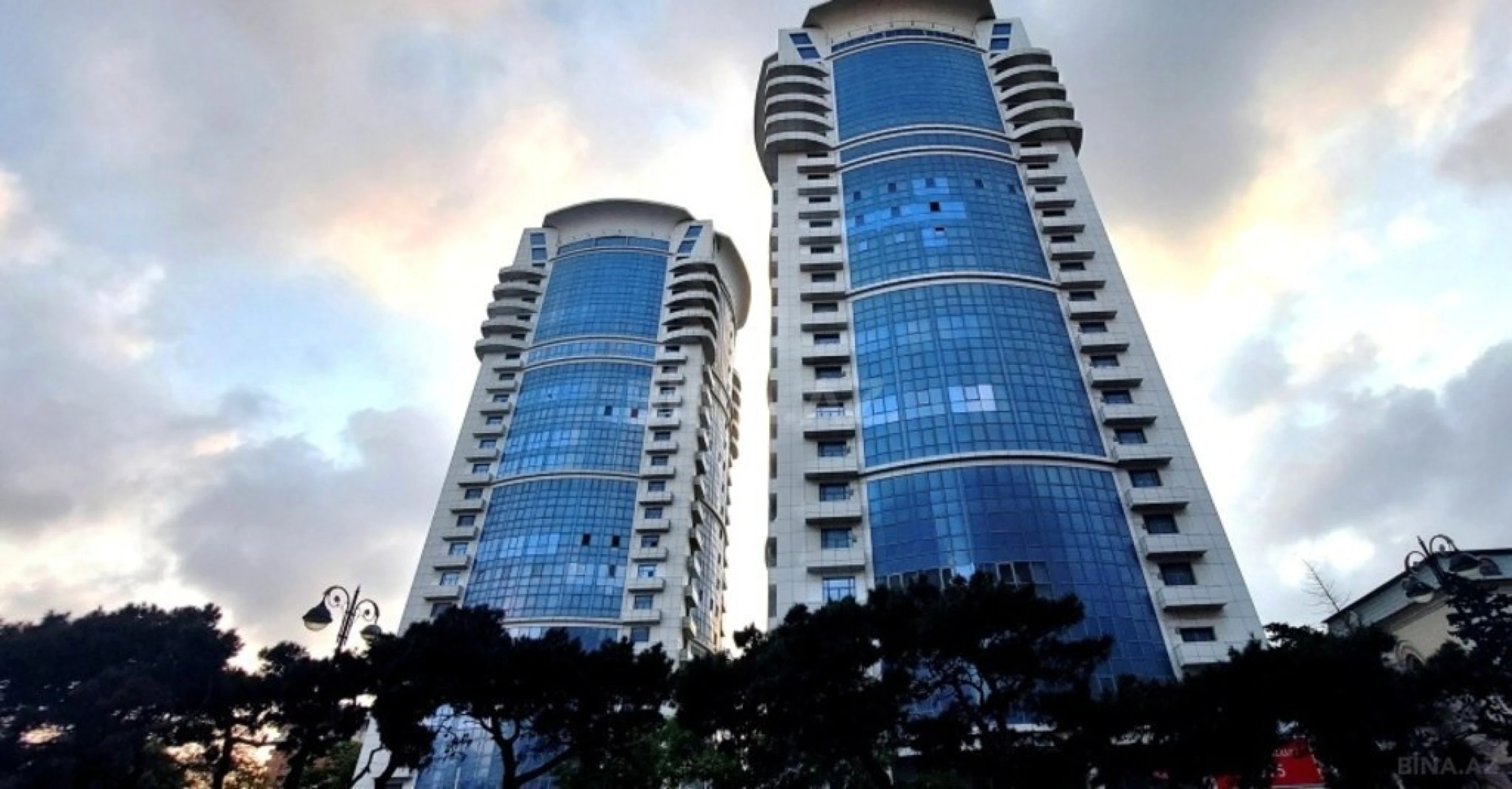 Satılır 5 otaqlı mənzil 286 m²