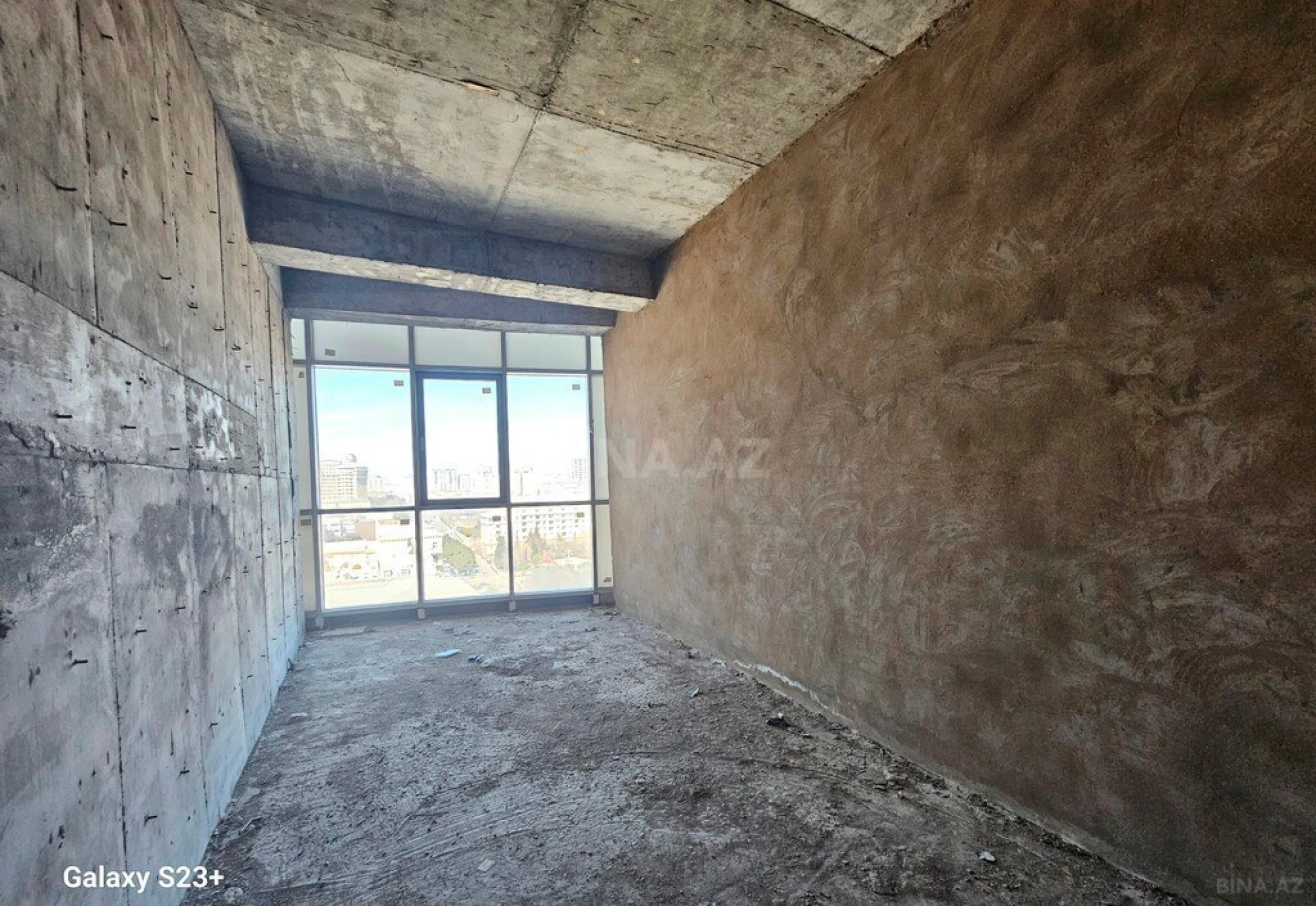 Satılır 5 otaqlı mənzil 286 m²