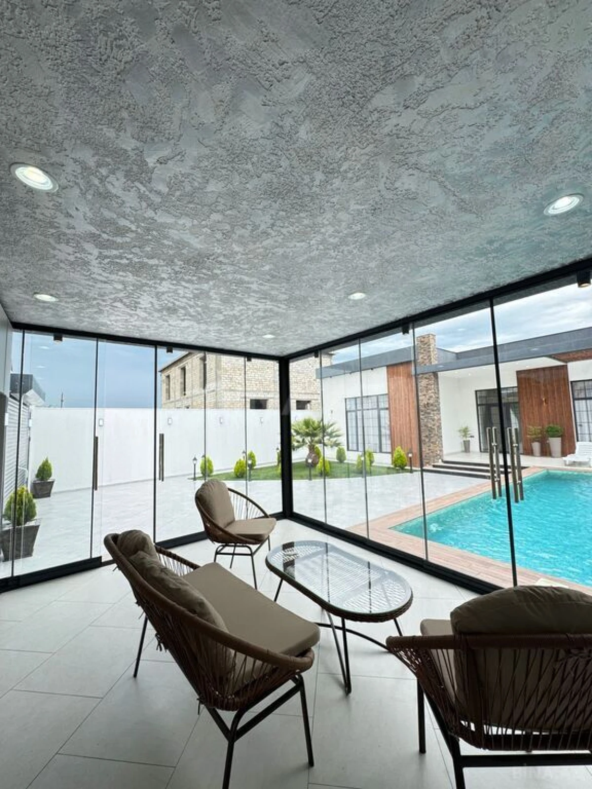 Satılır 4 otaqlı həyət evi 180 m²