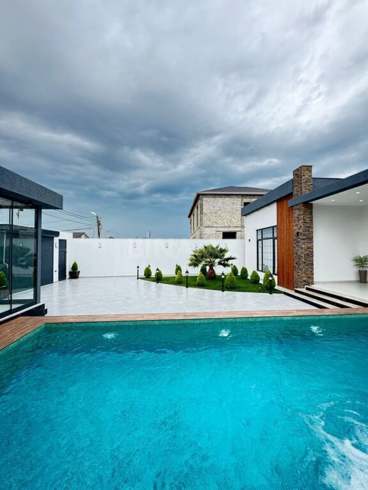 Satılır 4 otaqlı həyət evi 180 m²