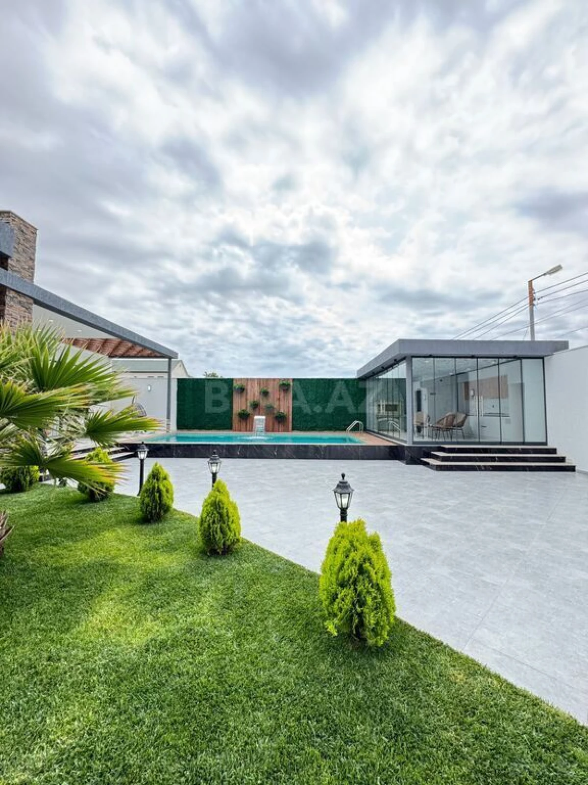 Satılır 4 otaqlı həyət evi 180 m²