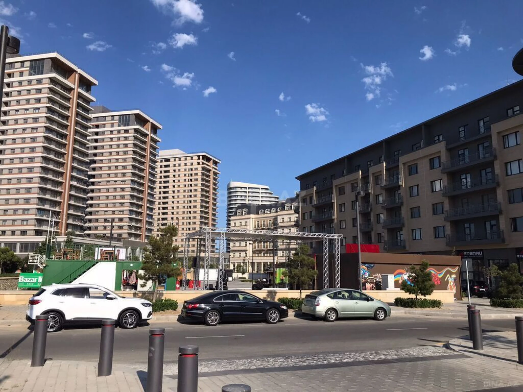 Kirayə verilir 3 otaqlı mənzil 150 m²