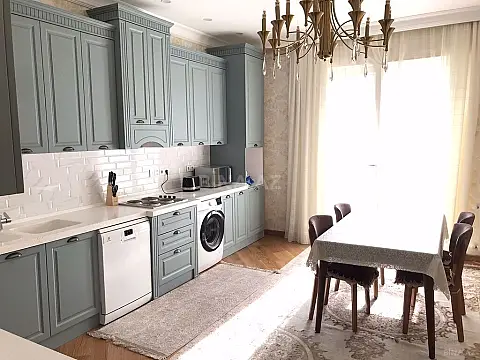 Kirayə verilir 3 otaqlı mənzil 150 m²