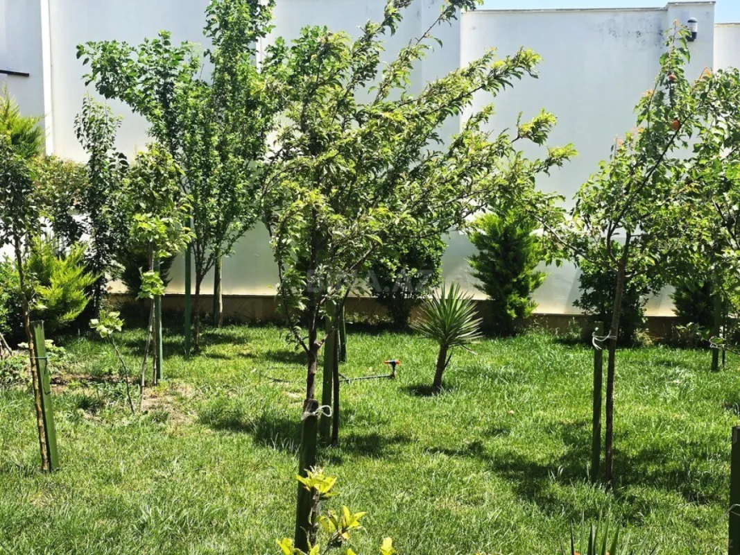 Satılır 6 otaqlı həyət evi 600 m²