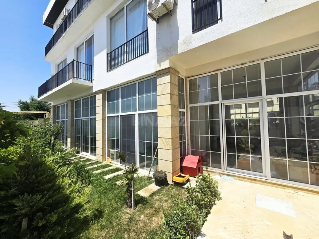 Satılır 6 otaqlı həyət evi 600 m²