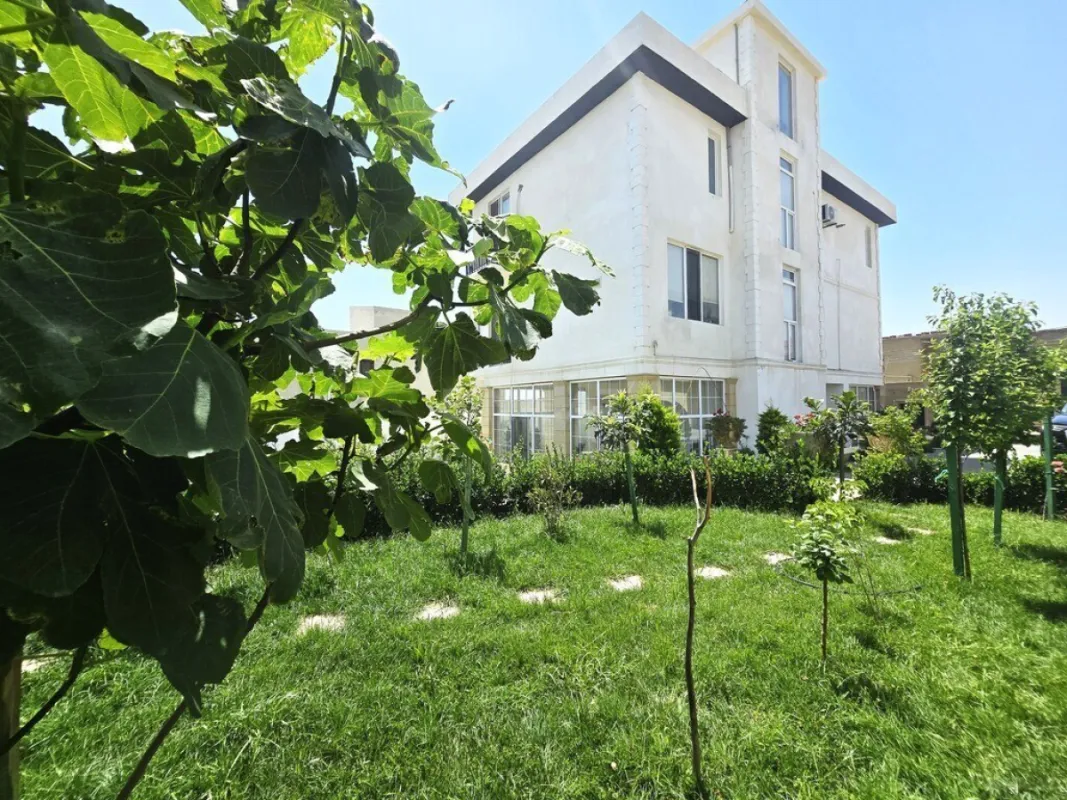 Satılır 6 otaqlı həyət evi 600 m²