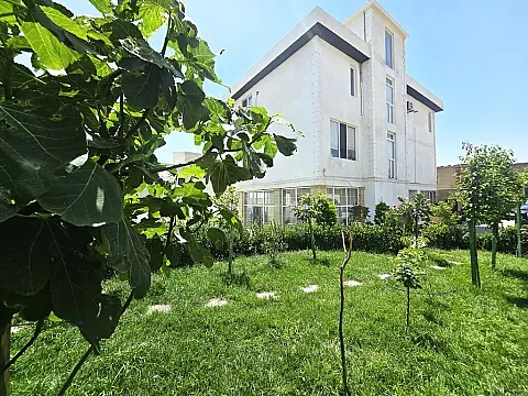 Satılır 6 otaqlı həyət evi 600 m²