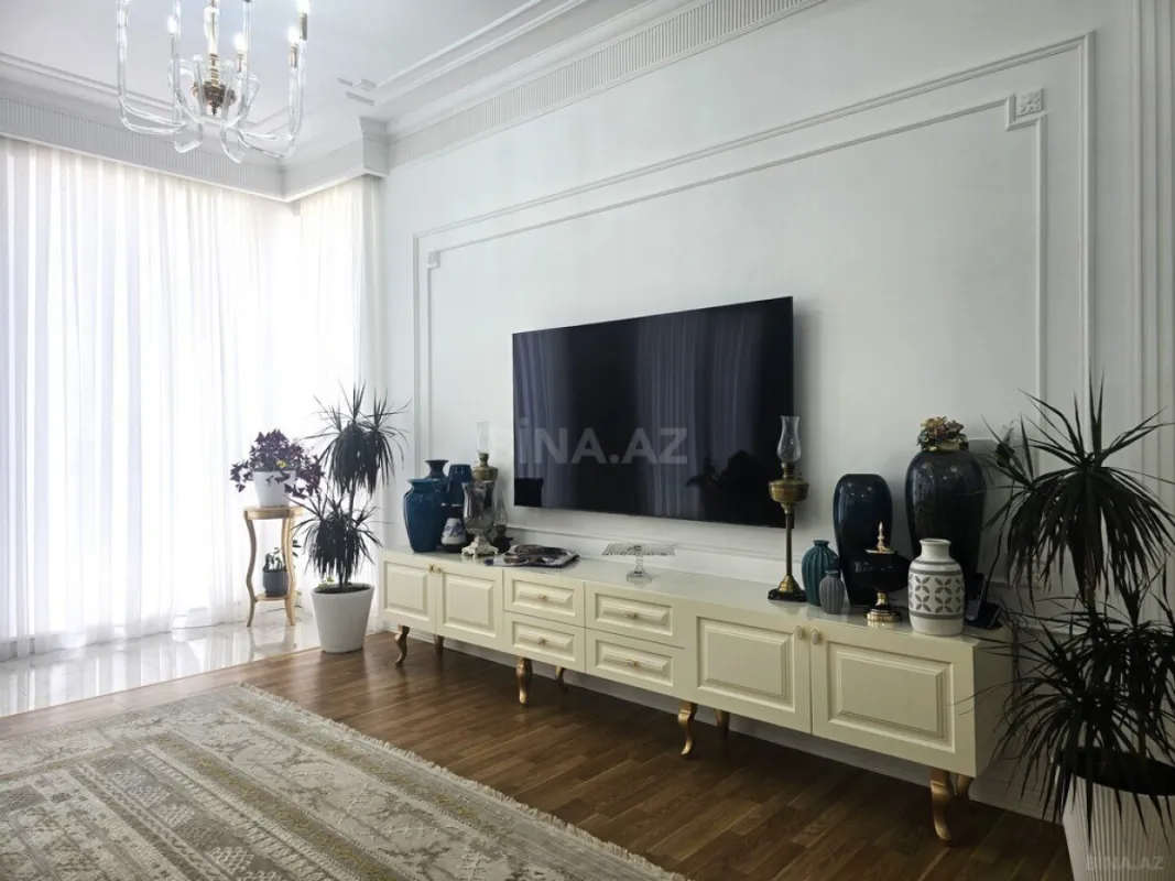 Satılır 6 otaqlı həyət evi 600 m²