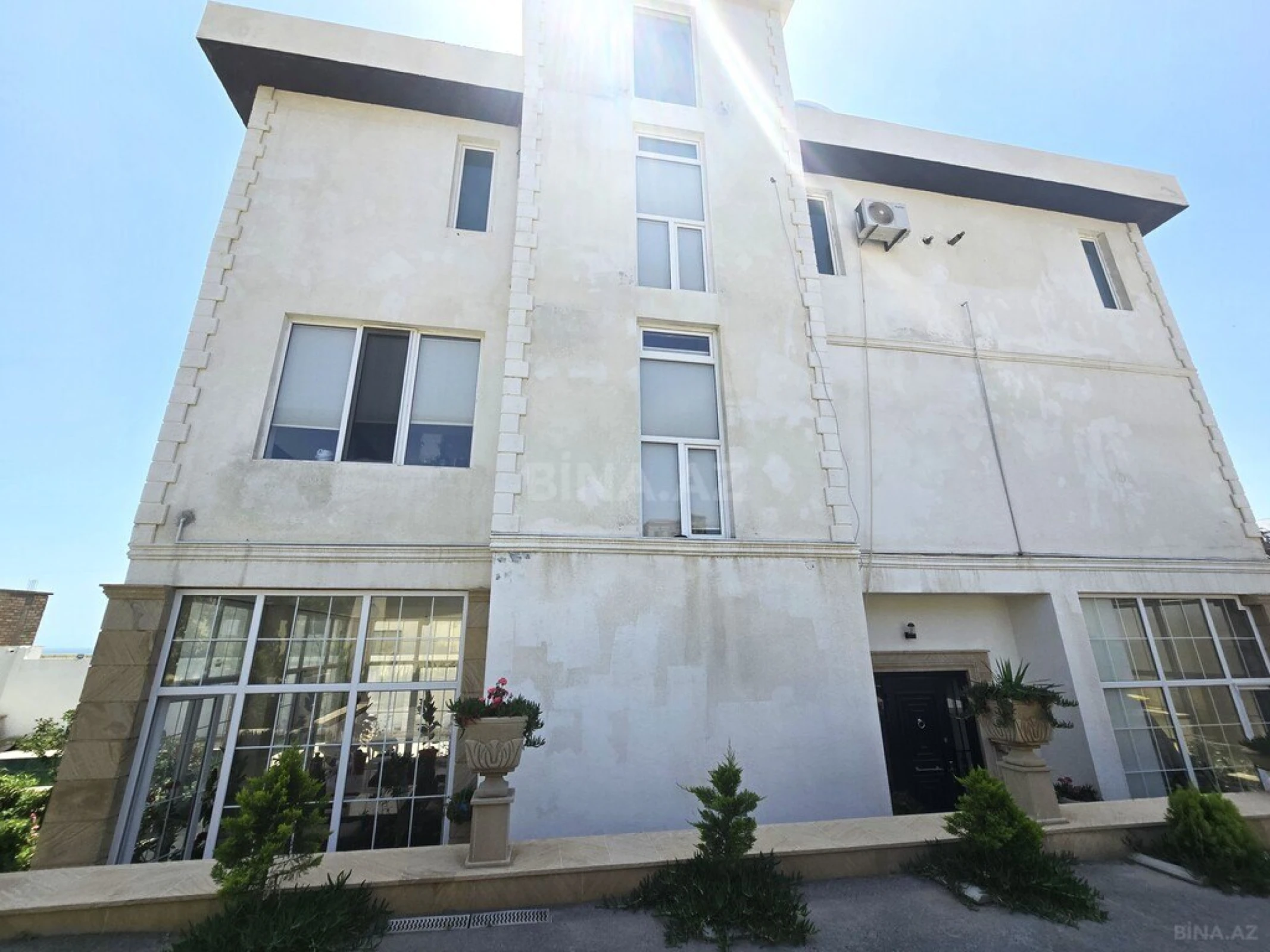 Satılır 6 otaqlı həyət evi 600 m²