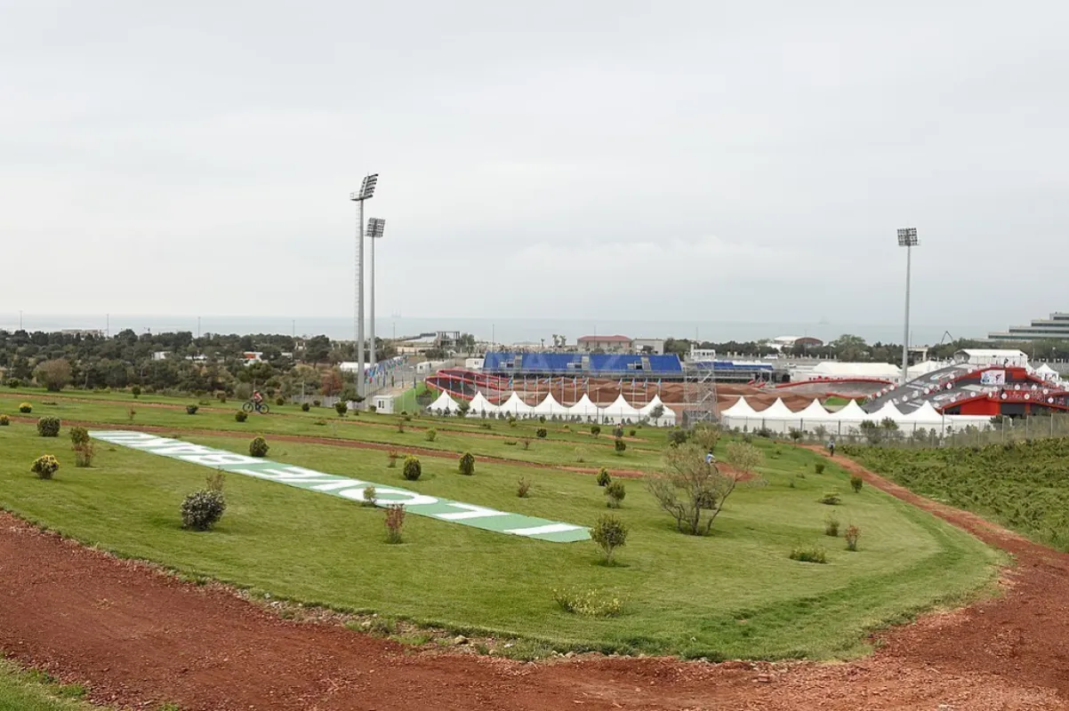 Satılır 6 otaqlı həyət evi 600 m²